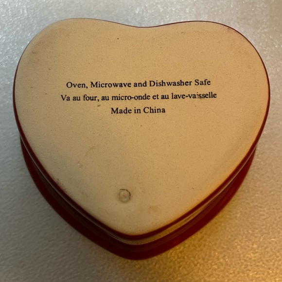 Heart-Shaped Ramekin Baking Dish Bakeware Valentine's Day Anniversary Wedding - Picture 3 of 3